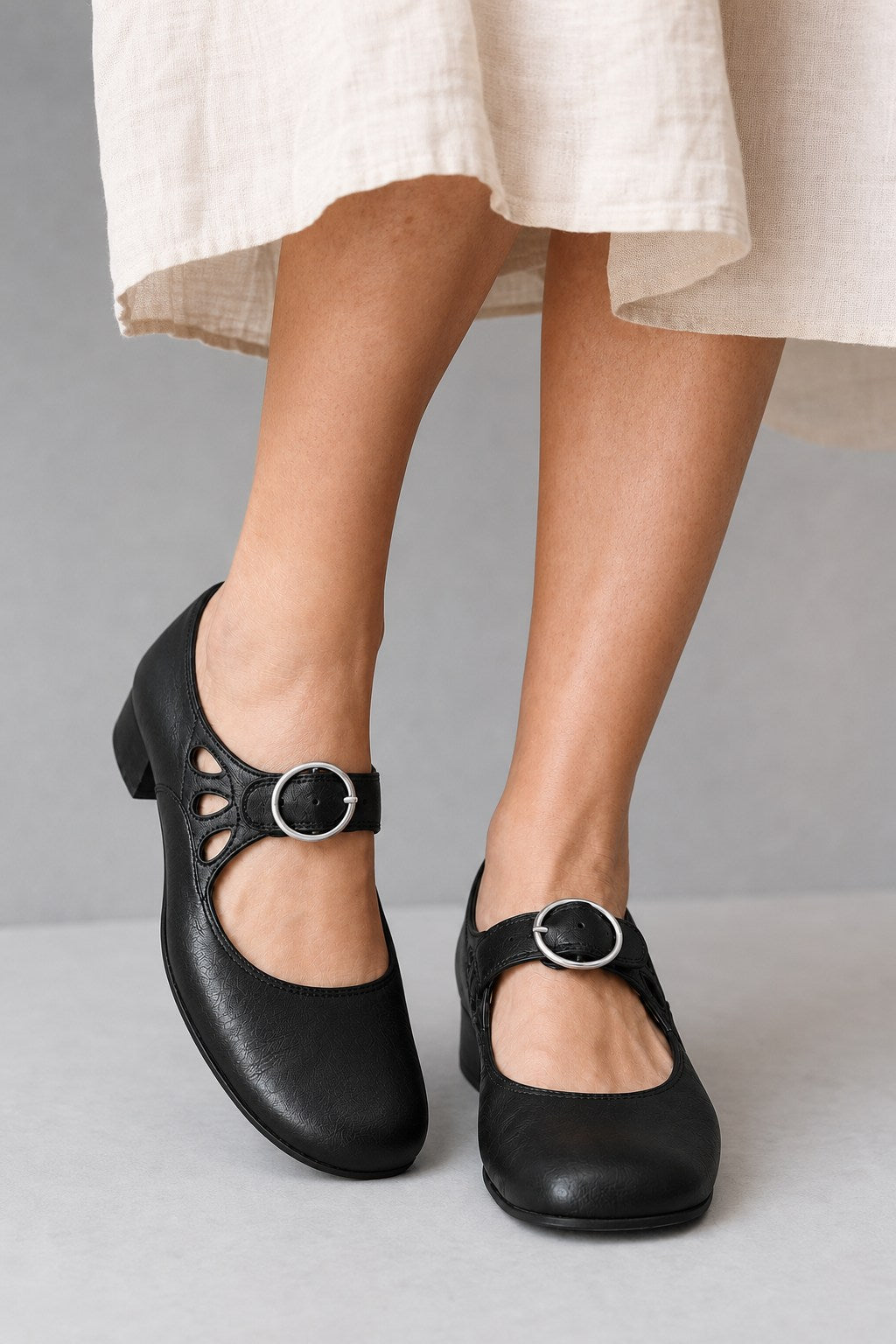 Delia Retro Buckle Comfort Sandals